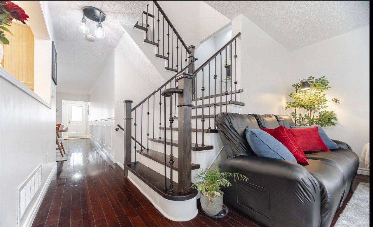 Brampton, ON L7A 1R5,90 Viceroy CRES