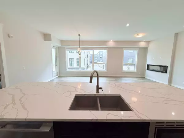 Calgary, AB T3B6L5,235 Lebel CRES NW #202