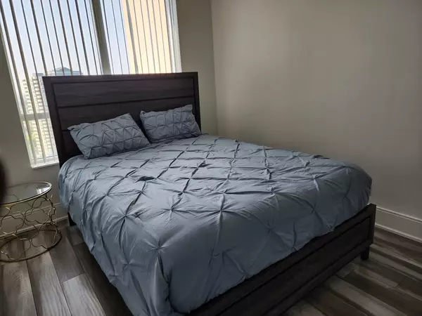 Mississauga, ON L5B 0E1,330 Burnhamthorpe RD #1902