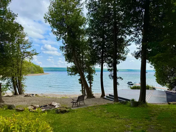 Northern Bruce Peninsula, ON N0H 1W0,15 Georgian DR