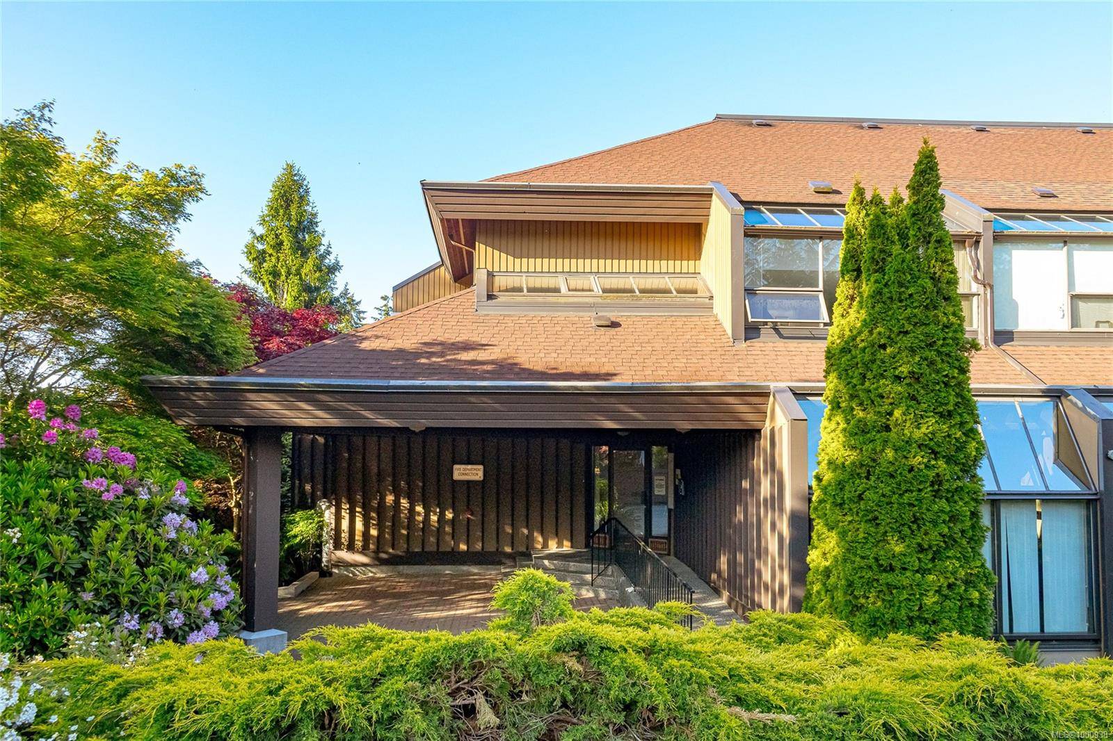 4678 Elk Lake Dr #539B, Saanich, BC V8Z 5M1