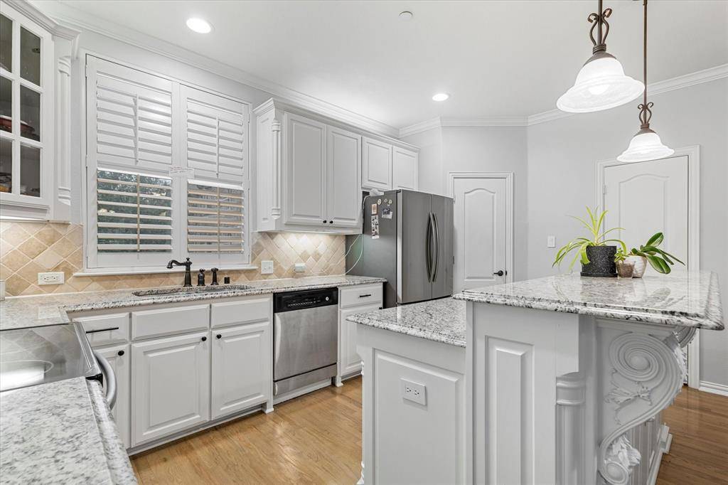 2500 Rockbrook Drive #10, Lewisville, TX 75067
