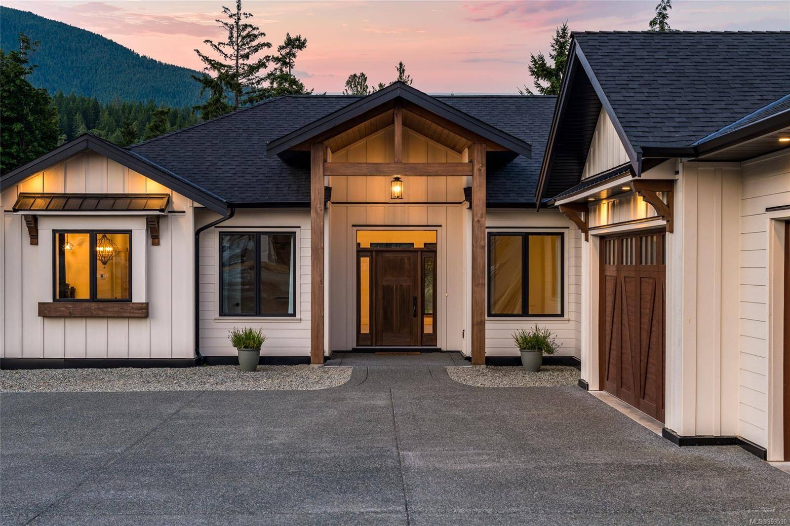 Lake Cowichan, BC V0R 3E1,7260 Lakefront Dr