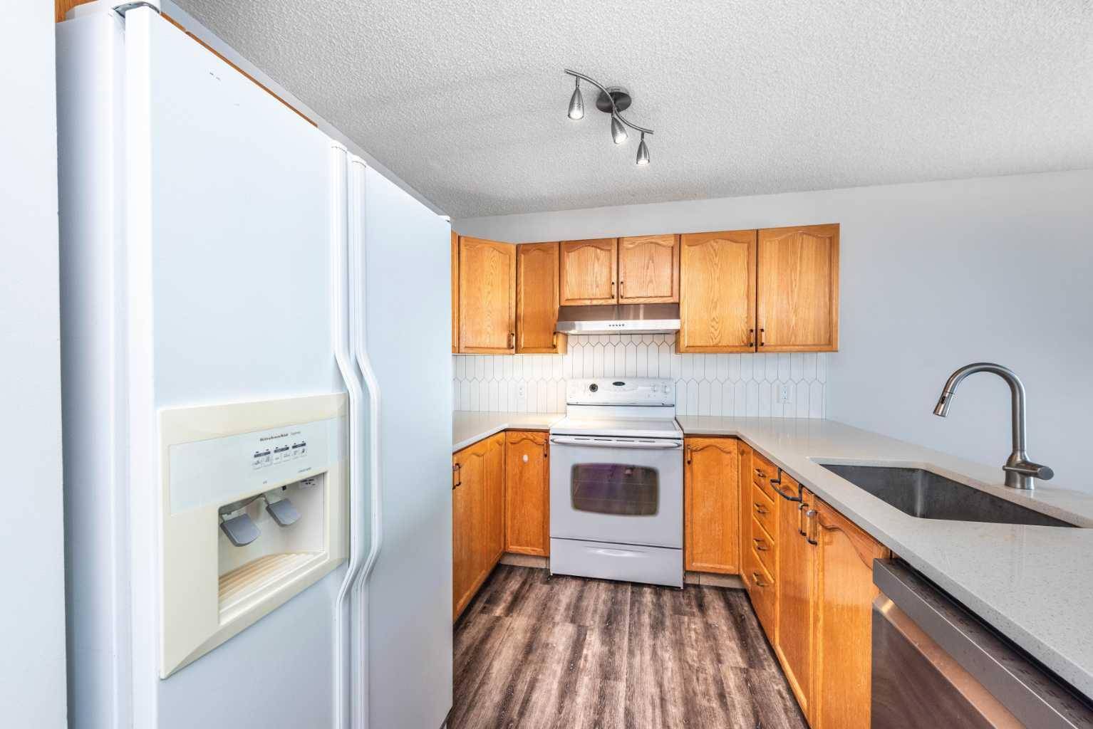 Calgary, AB T2B 3E4,783 Erin Woods DR Southeast