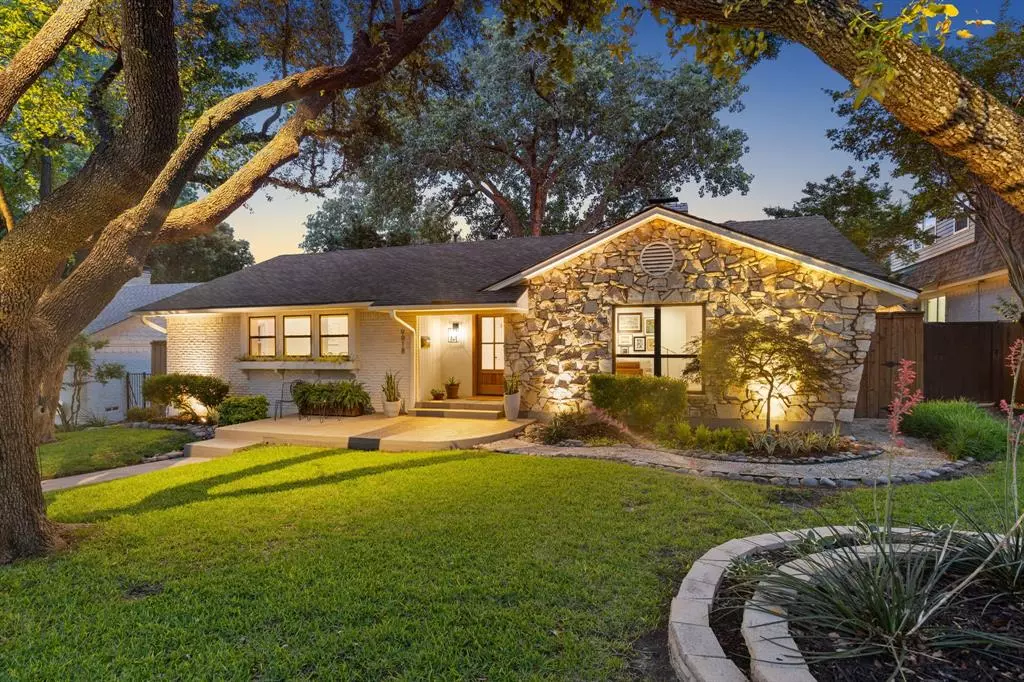 Dallas, TX 75238,9918 Rustleleaf Drive