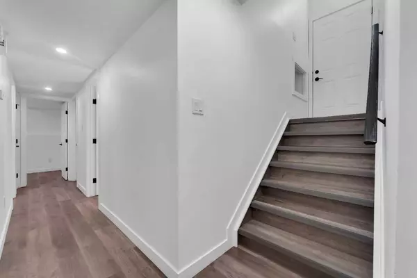 7420 Hunterview DR Northwest #3, Calgary, AB T2K5J2