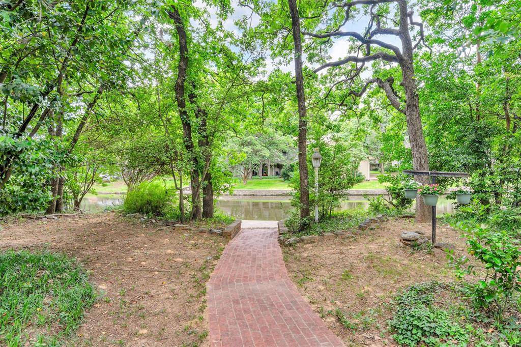 Arlington, TX 76013,2402 Winewood Lane