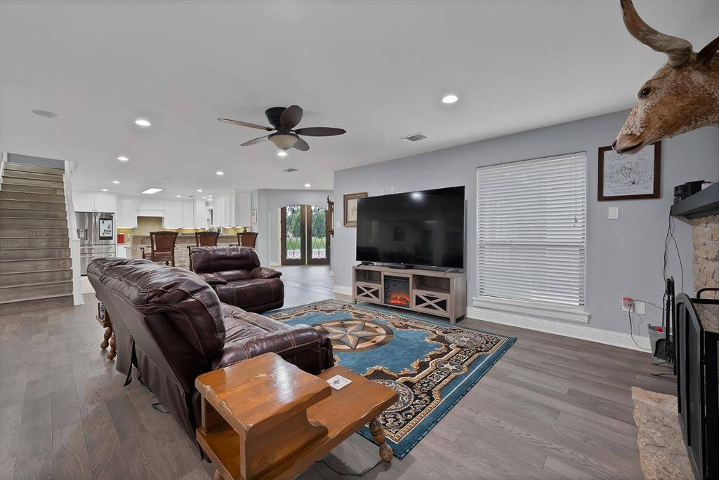 Granbury, TX 76049,5014 Largo Drive