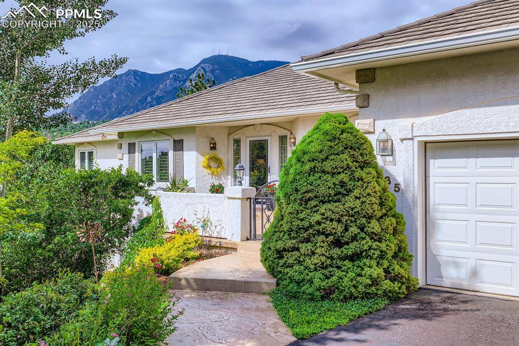 385 Hidden Creek DR, Colorado Springs, CO 80906