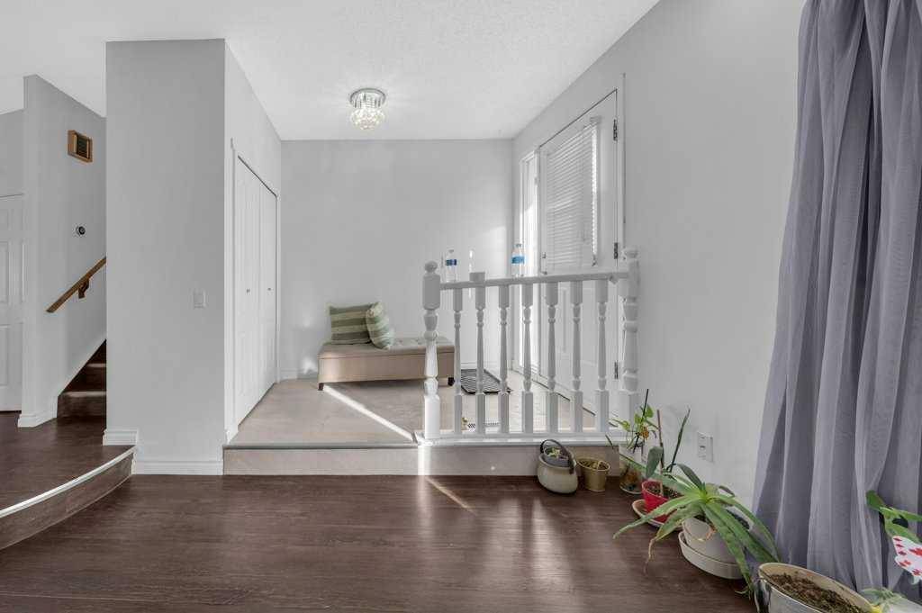Calgary, AB T3J 1X4,64 Castledale CRES NE