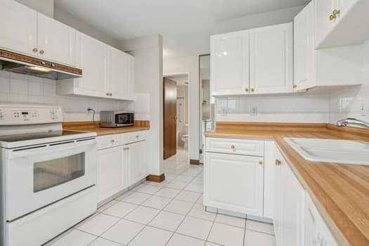 Calgary, AB T2M 0S8,1107 15 AVE Southwest #904