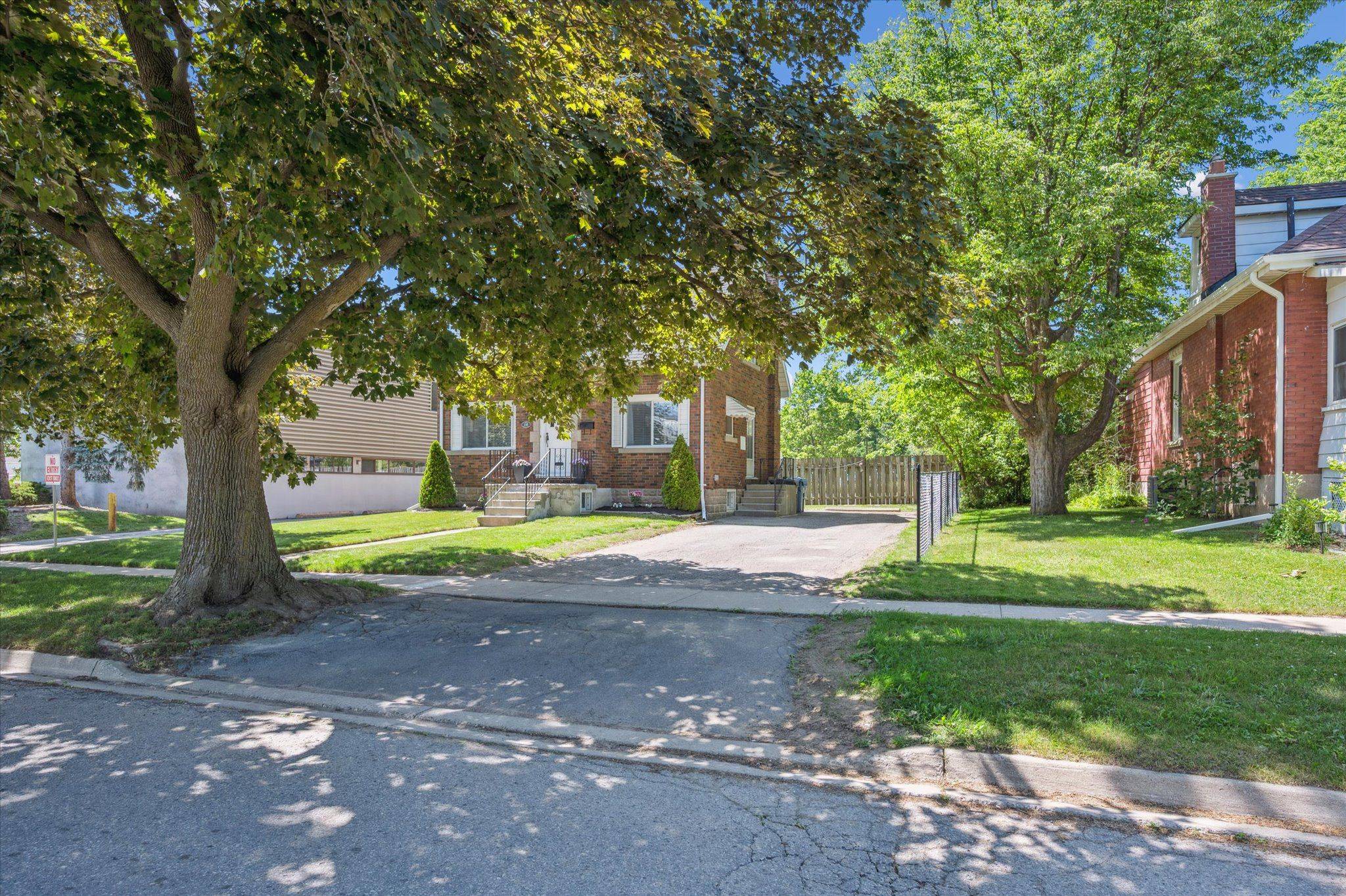 Guelph, ON N1H 1R7,135 Division ST