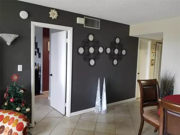 Plantation, FL 33317,406 NW 68th Ave #319