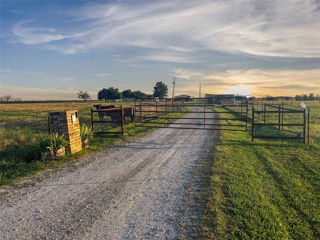 2546 County Road 4720, Wolfe City, TX 75496
