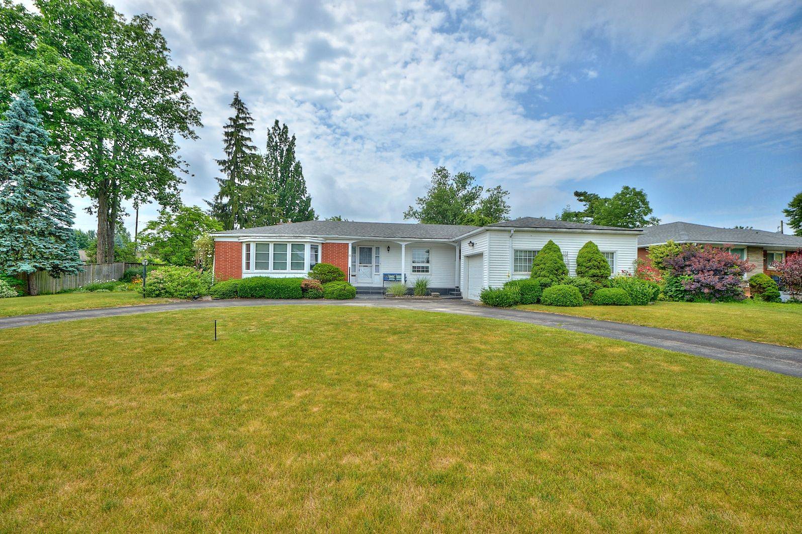 6 Glendale DR, Welland, ON L3C 4Y6