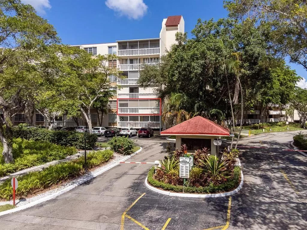 Lauderhill, FL 33319,7021 Environ Blvd #316