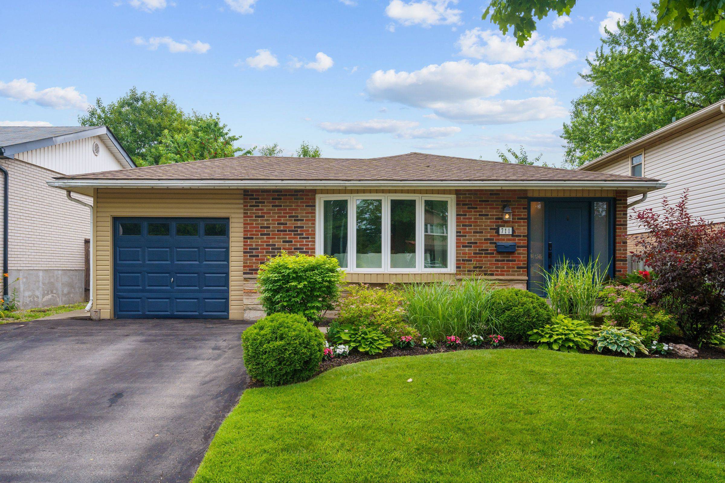 711 MULLIN WAY, Burlington, ON L7L 4J6