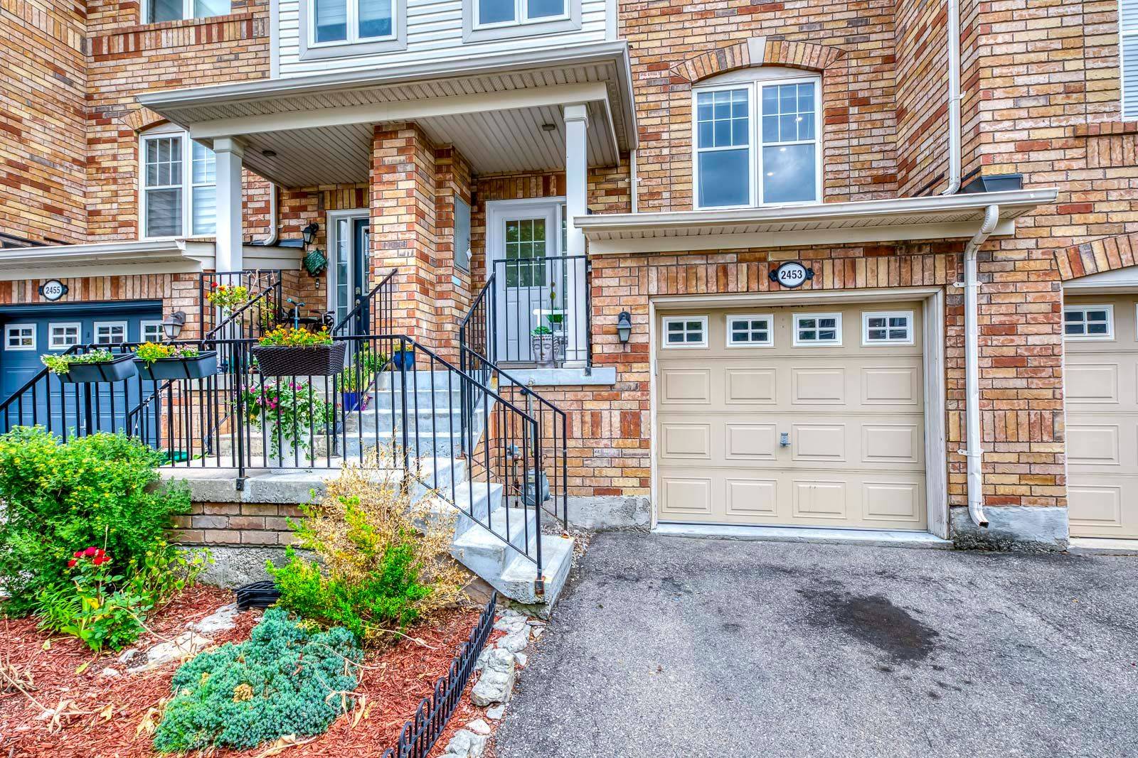 Oakville, ON L6M 0G7,2453 Coho WAY
