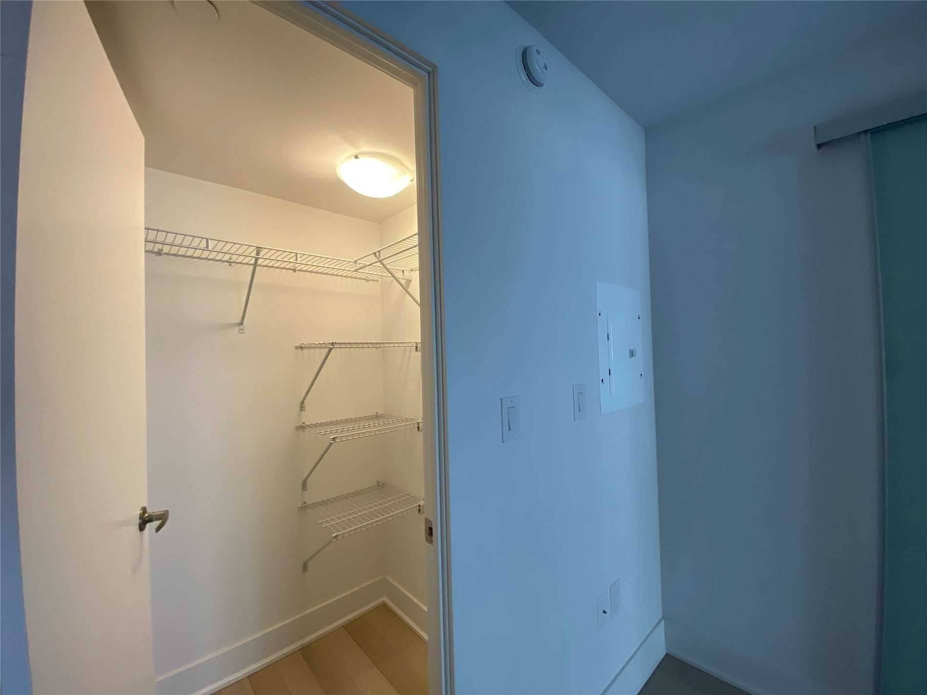 Toronto C01, ON M5S 2A2,955 Bay ST #1908