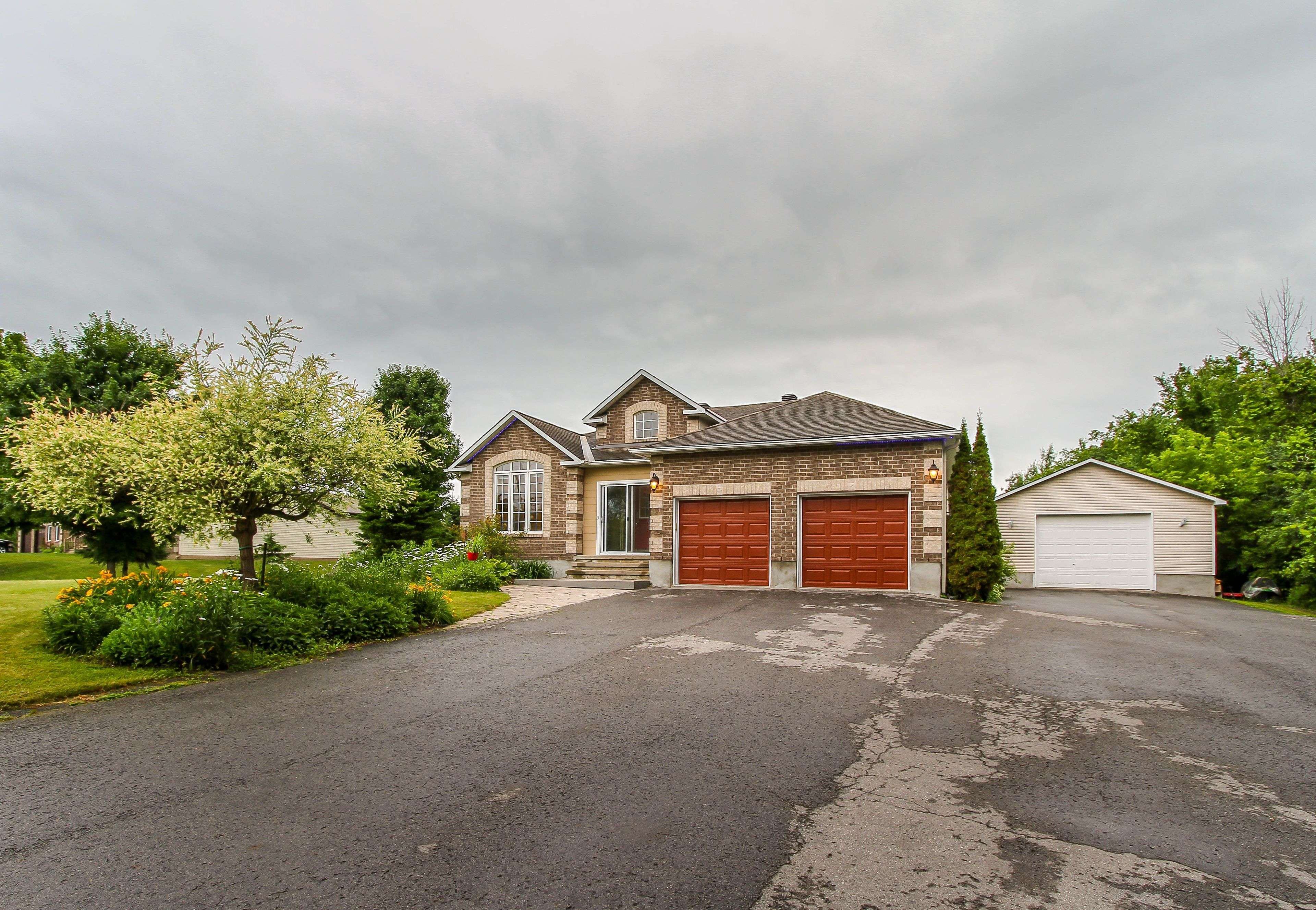 208 Pine Ridge DR, Beckwith, ON K7C 3P2