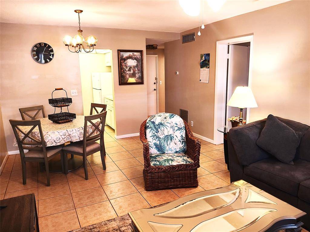 Pompano Beach, FL 33060,412 S Cypress Rd #205