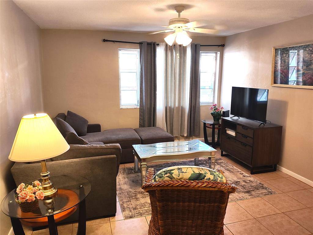 Pompano Beach, FL 33060,412 S Cypress Rd #205