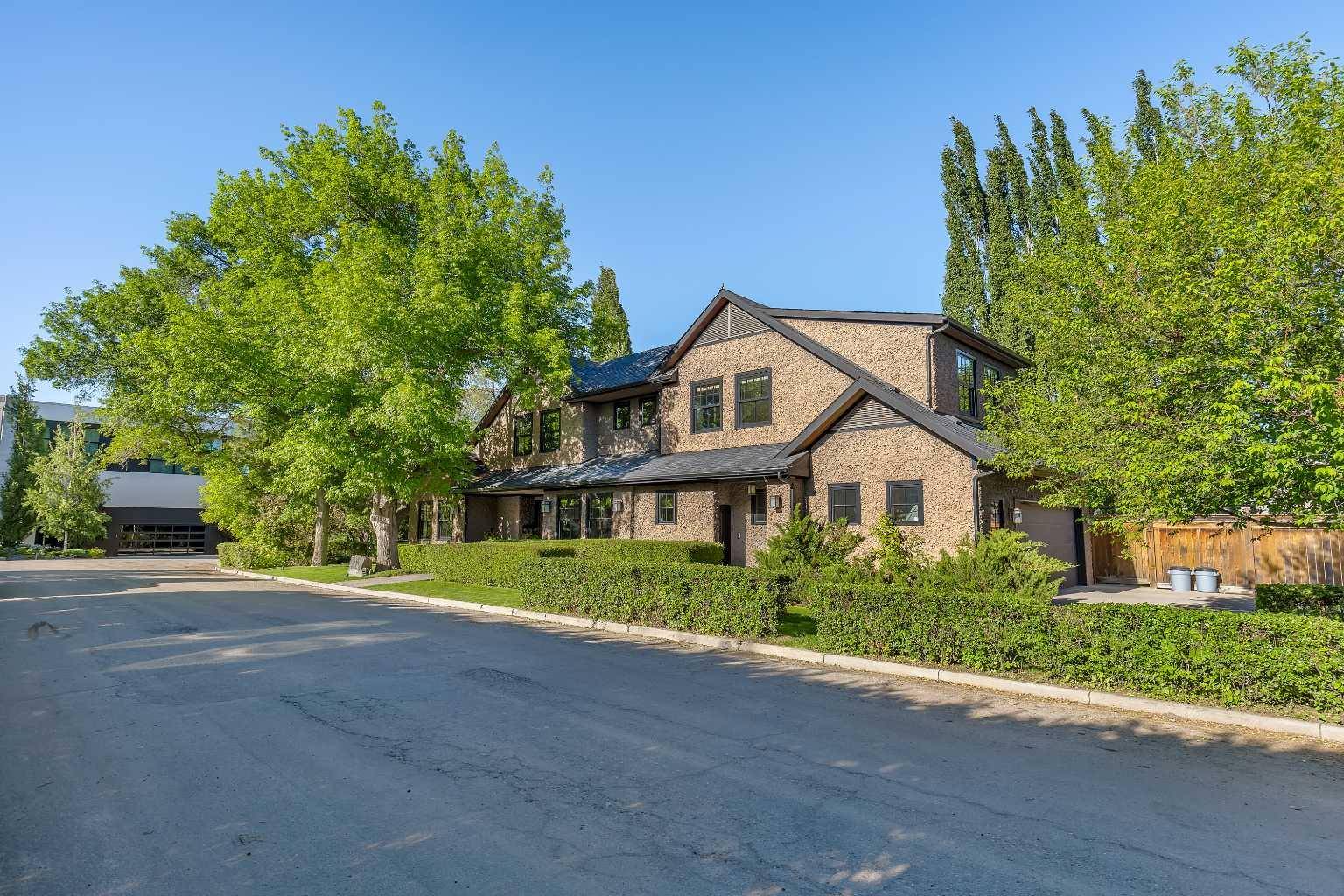 Calgary, AB T2S 0V1,239 37 AVE Southwest