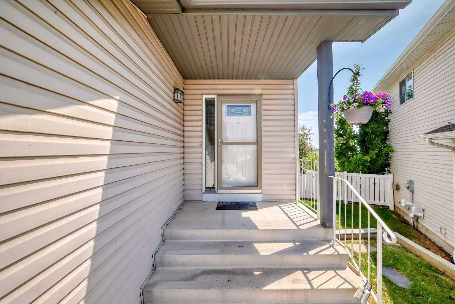 Calgary, AB T3L 2E2,130 Tuscarora Close Northwest