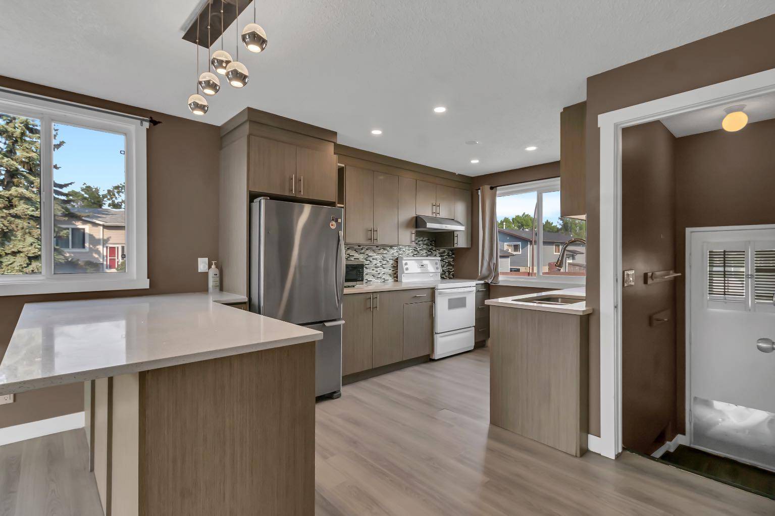 7 Castledale WAY Northeast, Calgary, AB T3J 1X6