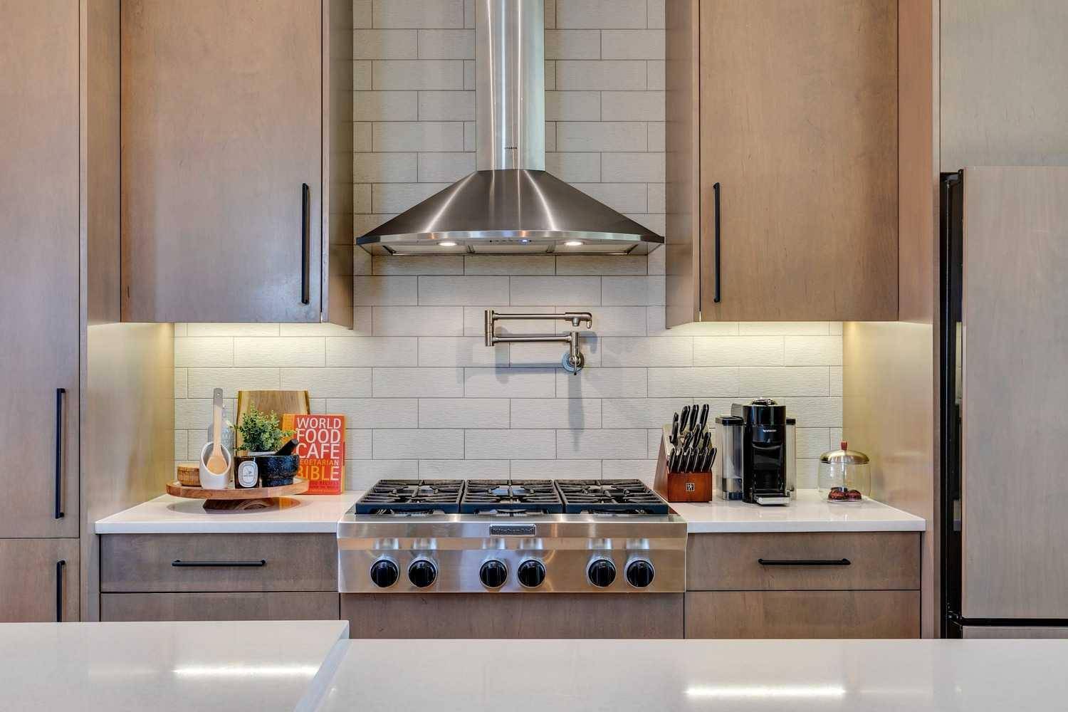 Calgary, AB T2T 1T8,2448 31 AVE Southwest