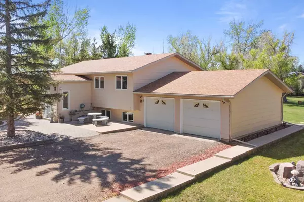 Dunmore, AB T1B 0K1,467 10 ST
