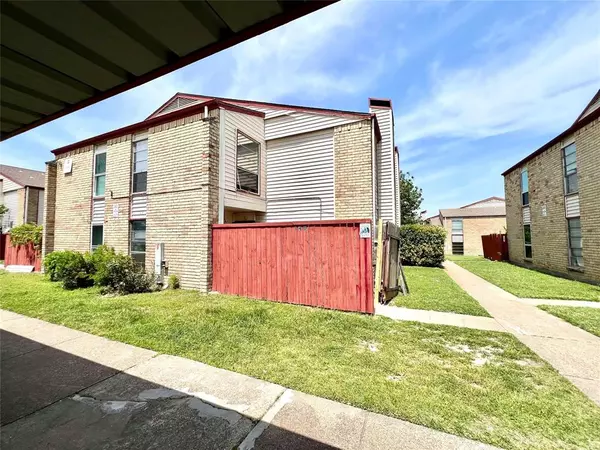 919 S Weathered Drive #140, Richardson, TX 75080