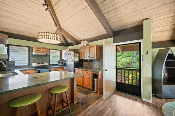 4701 KAWAIHAU RD #B201, Kapaa, HI 96746