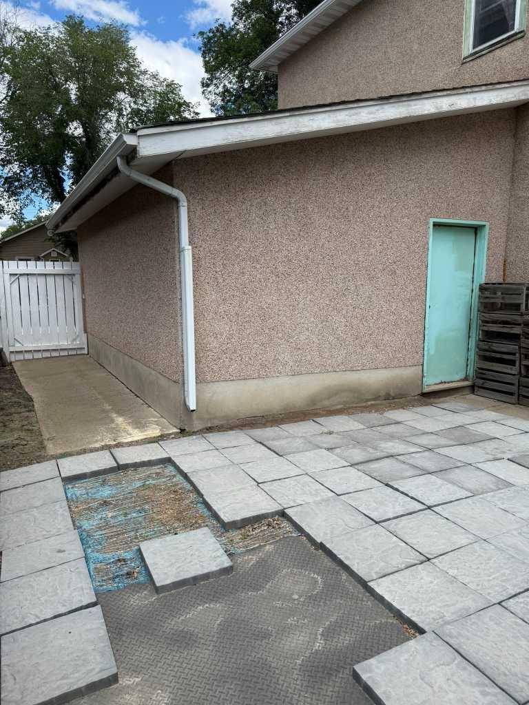 Medicine Hat, AB T1A 0H8,875 3 ST Southeast