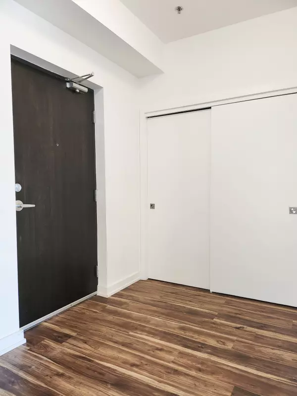 Barrie, ON L9J 0M1,430 Essa RD #306