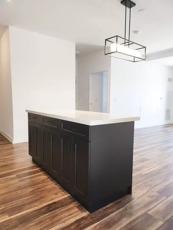Barrie, ON L9J 0M1,430 Essa RD #306