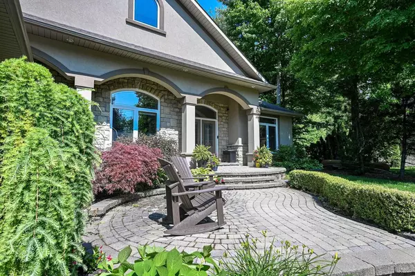 Springwater, ON L9X 0C3,28 LADDIE LN