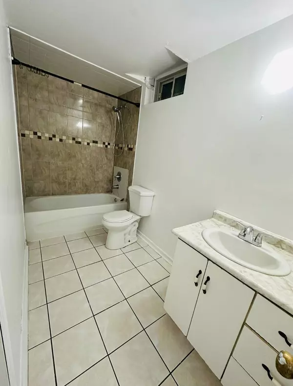 Brampton, ON L6X 4C8,80 Castlehill RD