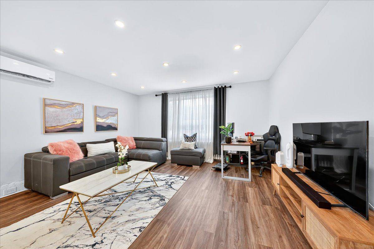 Toronto W01, ON M6R 1B2,1640 Queen ST W