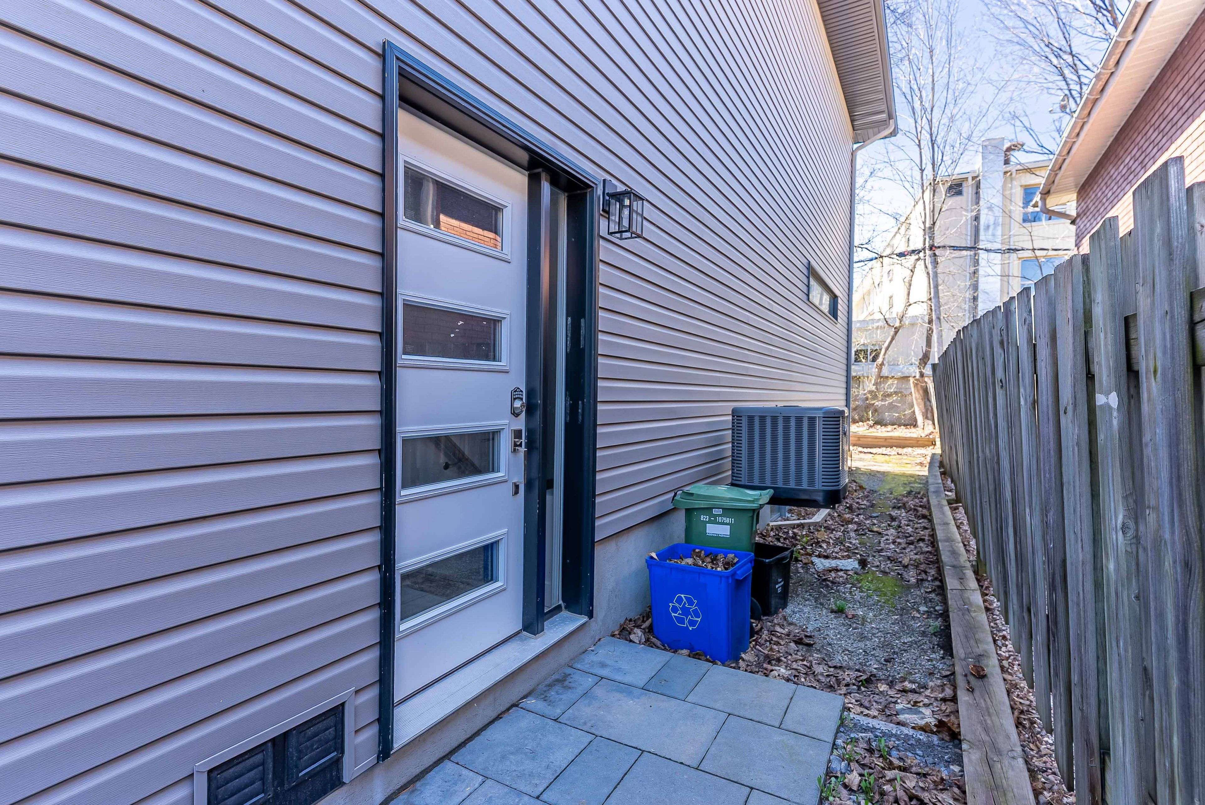 828 Maplewood AVE #B, Britannia Heights - Queensway Terrace N And Area, ON K2B 5V5