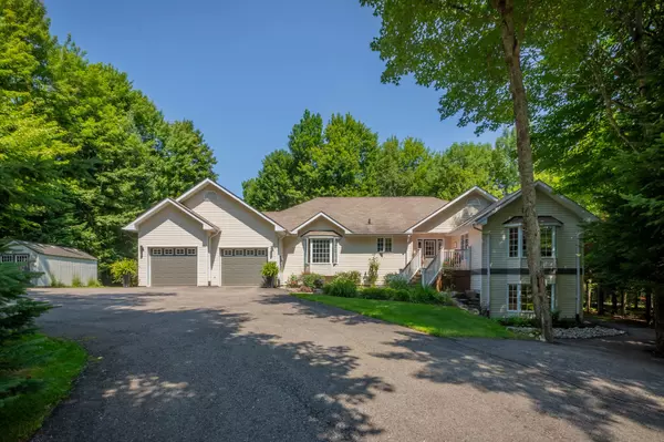 24 BIRCHWOOD DR, Huntsville, ON P1H 0A6