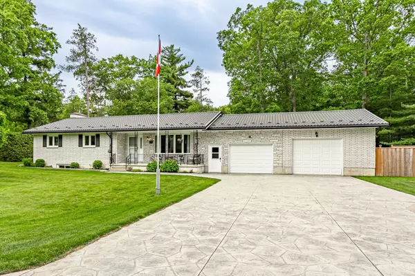 10211 Lakeview AVE, Lambton Shores, ON N0M 1T0