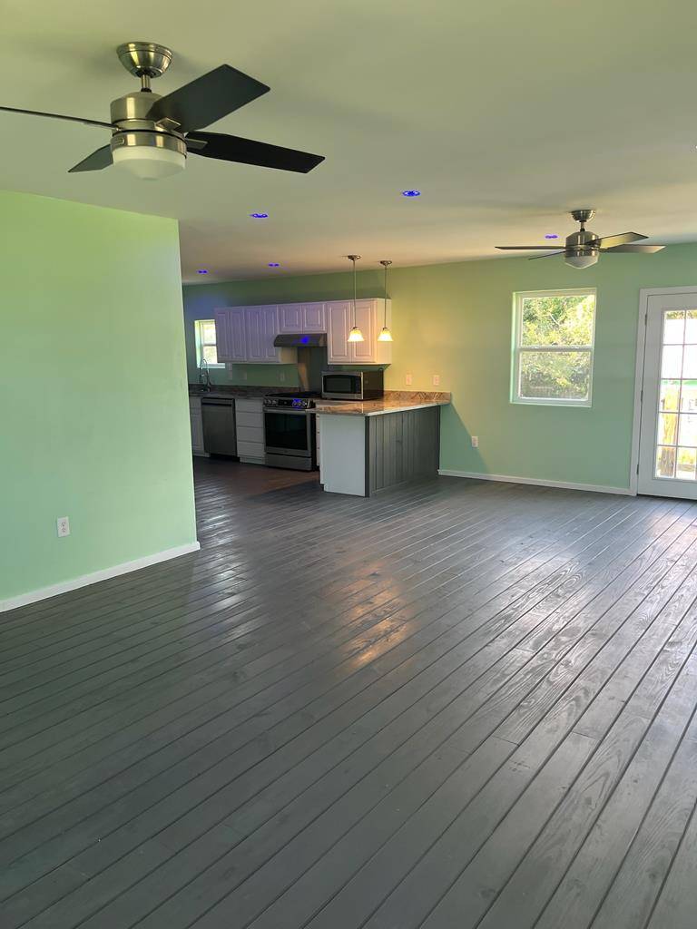 Rockport, TX 78382,1123 S Fuqua St