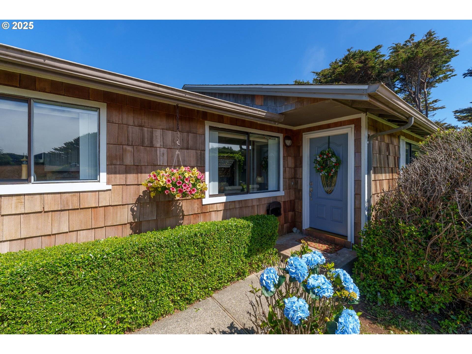Bandon, OR 97411,865 Newport Avenue