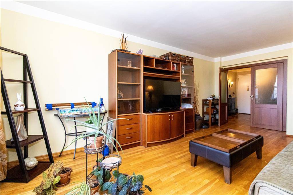 Brooklyn, NY 11230,1577 East 17th ST #4F