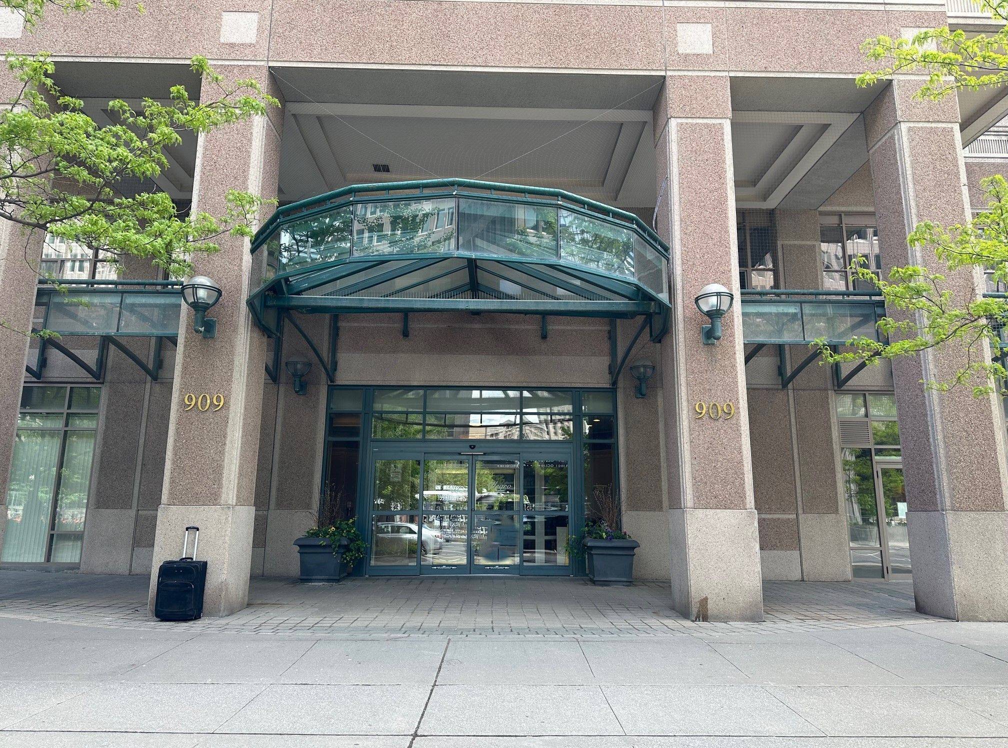 909 Bay ST #417, Toronto C01, ON M5S 3G2