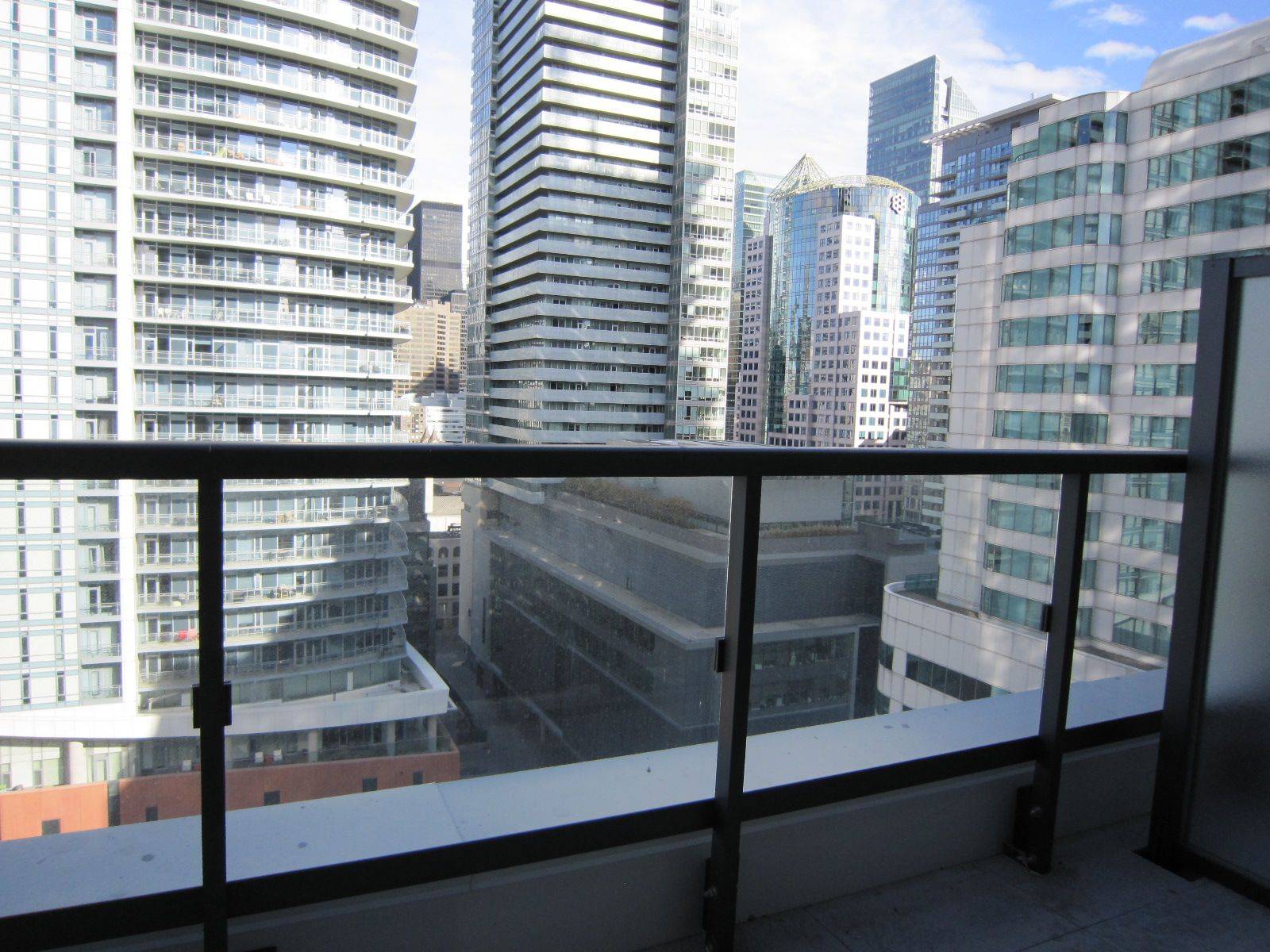 Toronto C01, ON M4W 0B1,87 Peter ST #1611