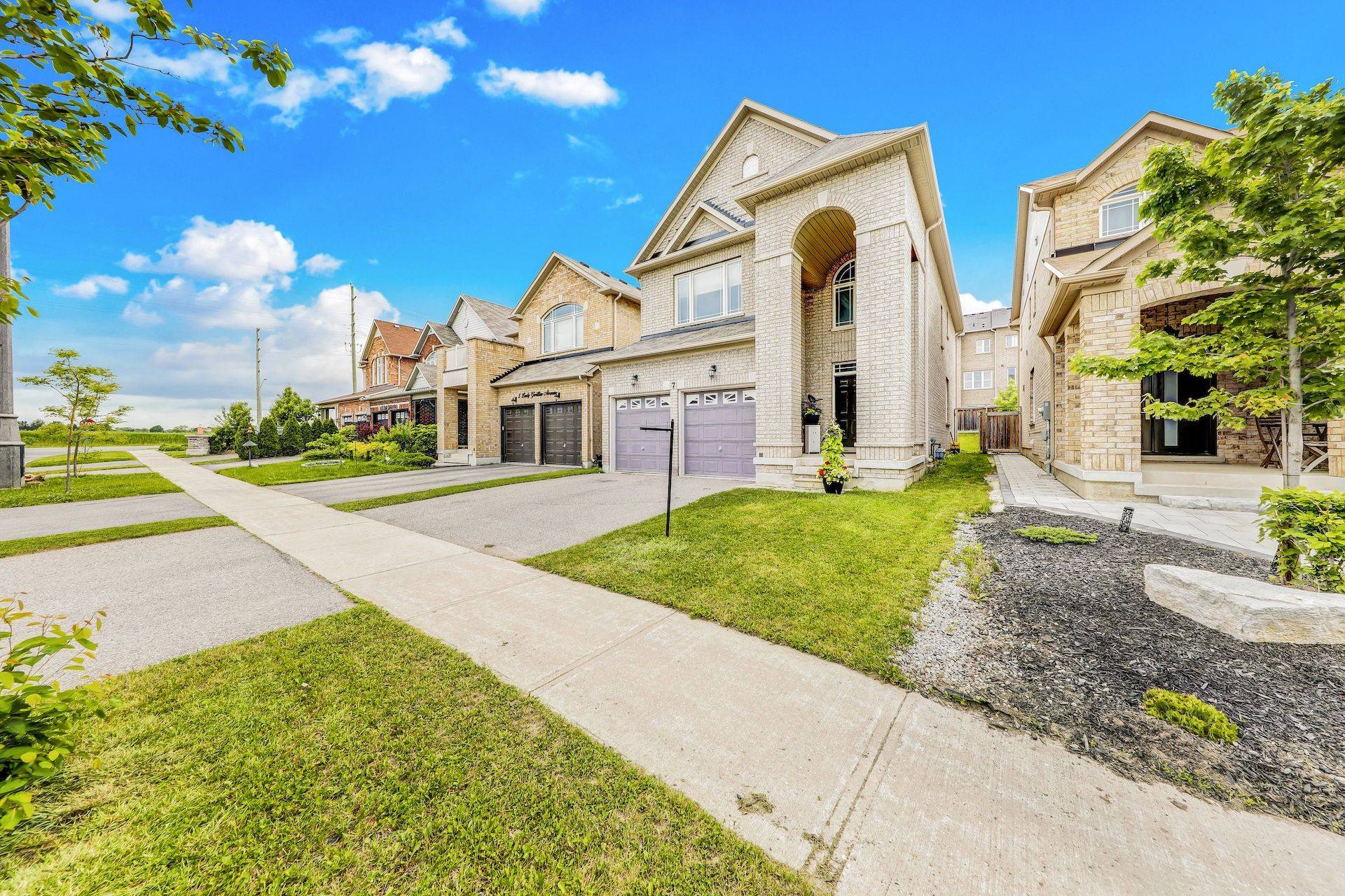 East Gwillimbury, ON L9N 0B3,7 Lady Gwillim AVE