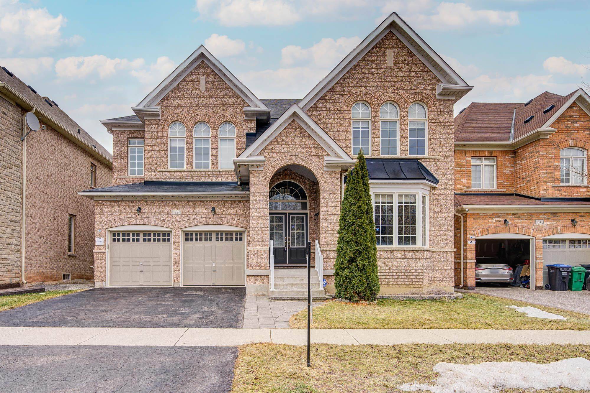32 Mistyglen CRES, Brampton, ON L6Y 0X2