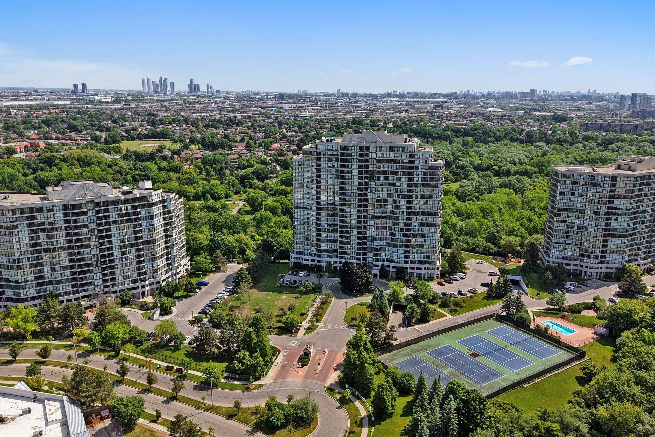 Toronto W10, ON M9V 5G7,1 Rowntree RD #615